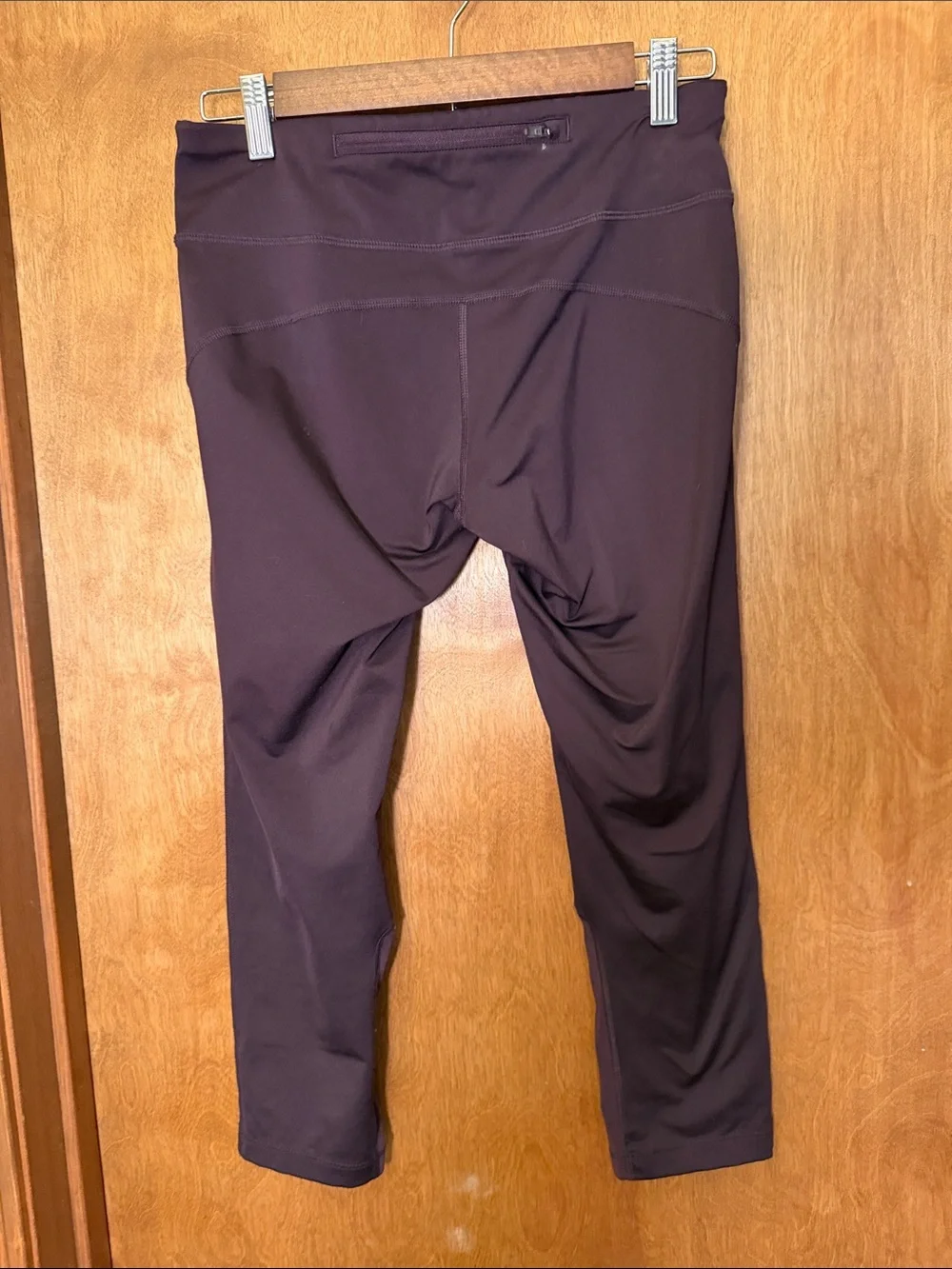 Nike Women’s Burgundy Performance Leggings Reflective Swoosh zipper waist pocket